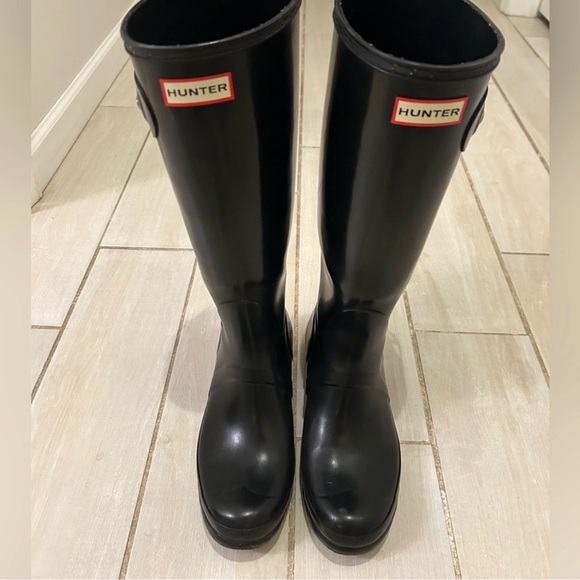 SOLDDD Hunter Classic Black Buckle Rain Boots - Picture 2 of 2